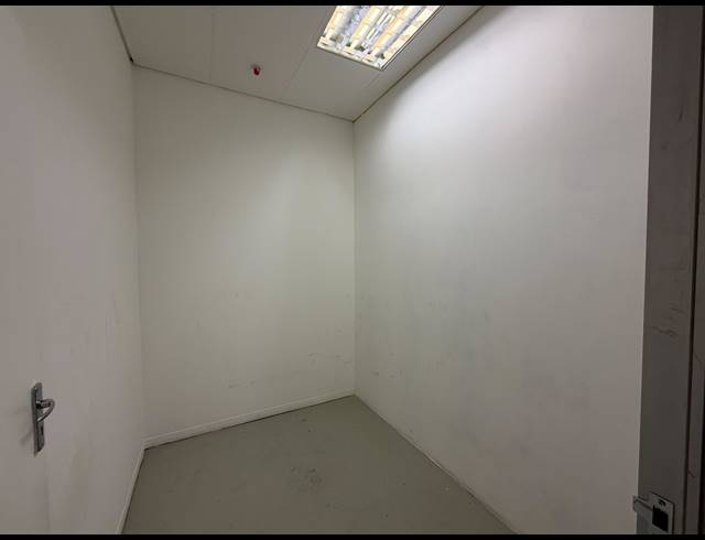 83M² BUILDING TO LET IN CAPE TOWN CITY CENTRE